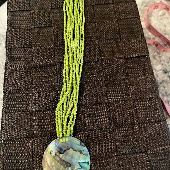 Beaded necklace with Shell Pendant - Picture 2 of 3